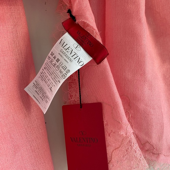 Brand new Valentino pink lace wool scarf - Picture 2 of 3